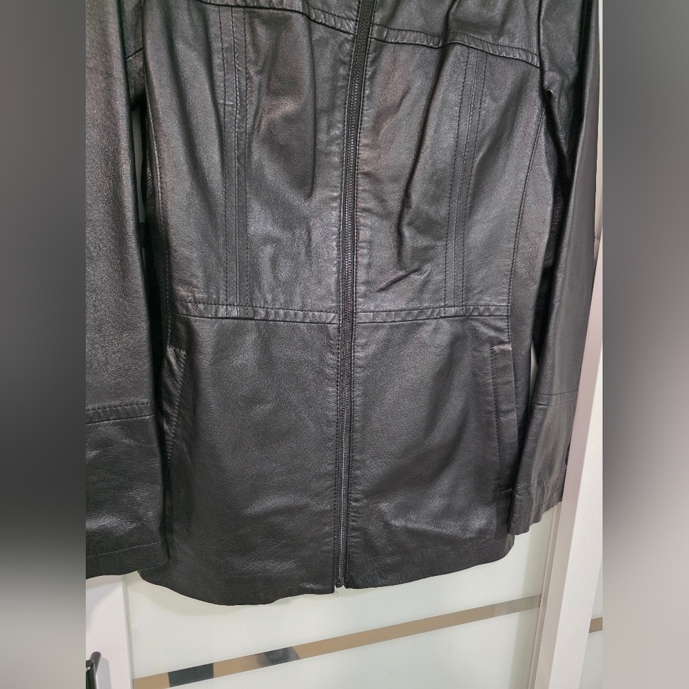 Danier Women's Black Leather Jacket - Picture 5 of 16
